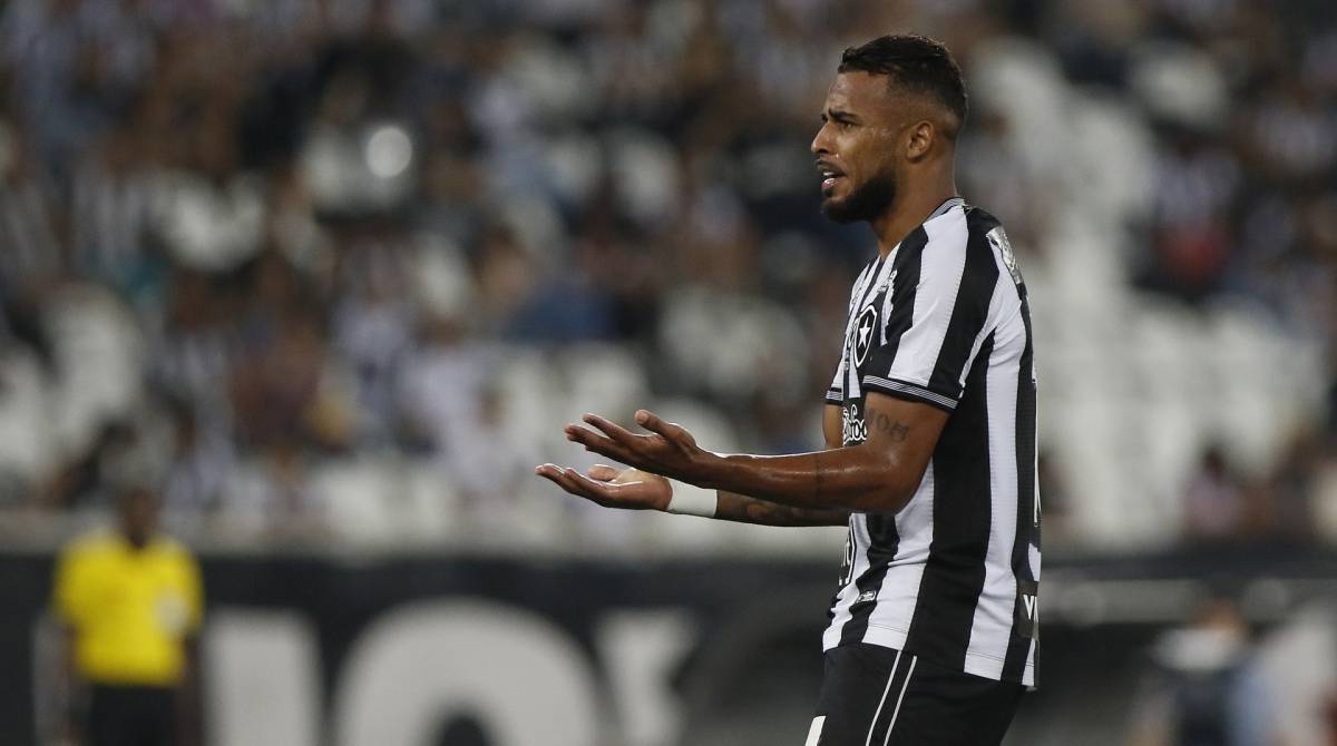 Alex Santana lamenta chance perdida no primeiro tempo: o volante foi o jogador mais l&uacute;cido do Botafogo - Reginaldo Pimenta