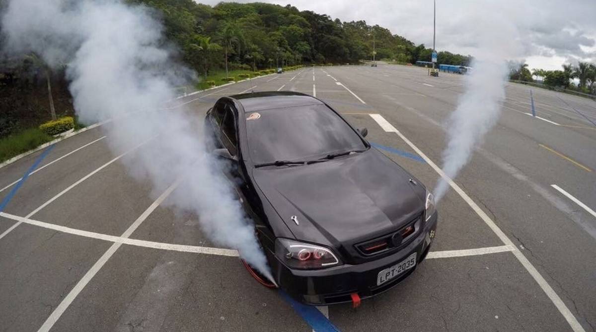 São Gonçalo Shopping realiza exposição de carros rebaixados