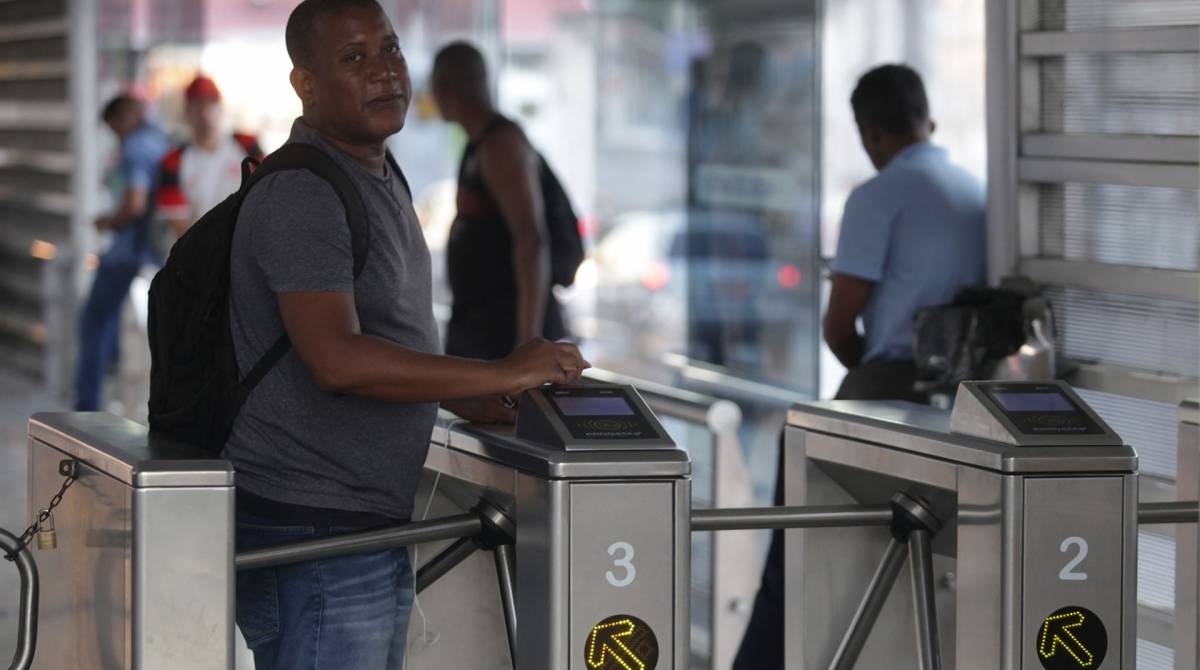 Rio, 27/06/2019 - BRT Trascarioca, Estacoes depredadas.  Pastor Jose Santos, Penha, zona Norte do Rio. Na foto Luiz Batista. Foto: Ricardo Cassiano/Agencia O Dia