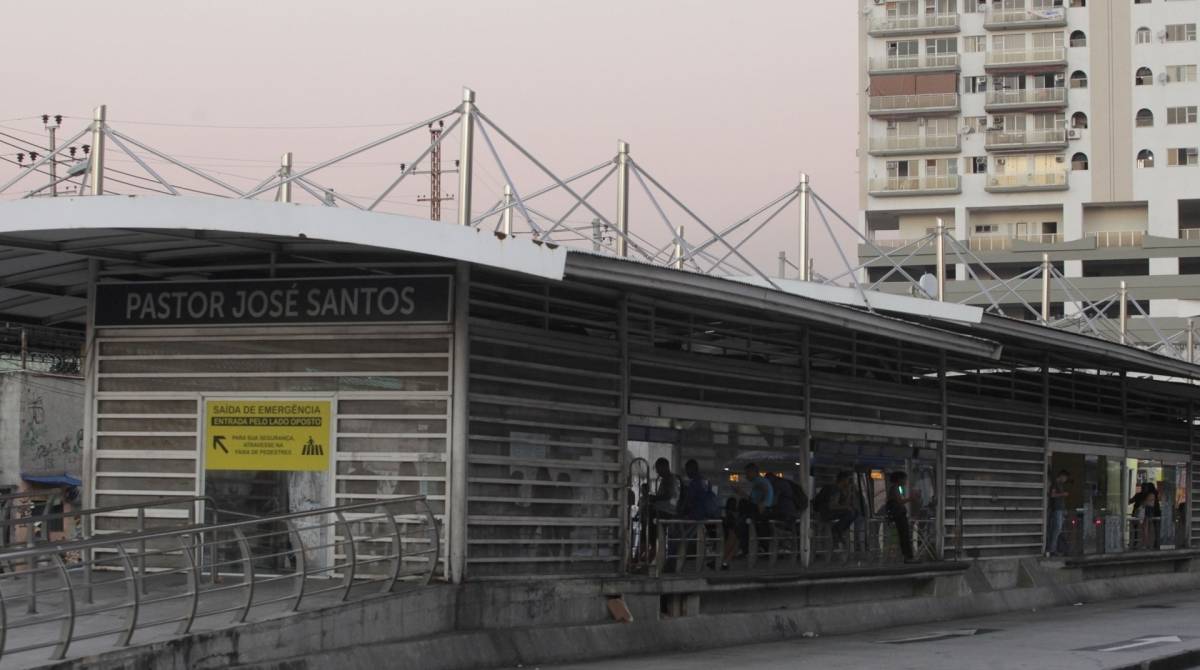 Rio, 27/06/2019 - BRT Trascarioca, Estacoes depredadas.  Pastor Jose Santos, Penha, zona Norte do Rio. Na foto estacao. Foto: Ricardo Cassiano/Agencia O Dia
