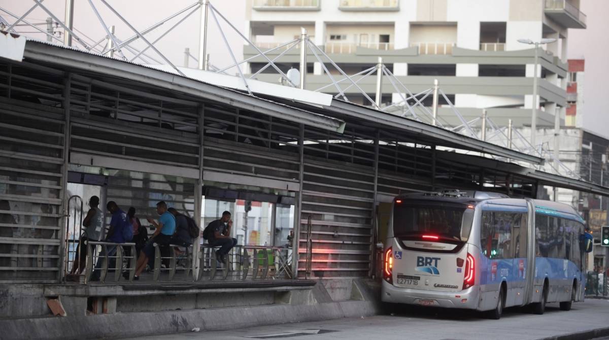 Entre as melhorias a serem feitas no BRT, a reativa&ccedil;&atilde;o de 22 esta&ccedil;&otilde;es da Avenida Ces&aacute;rio de Melo, na Zona Oeste, e o conserto de 90 &ocirc;nibus