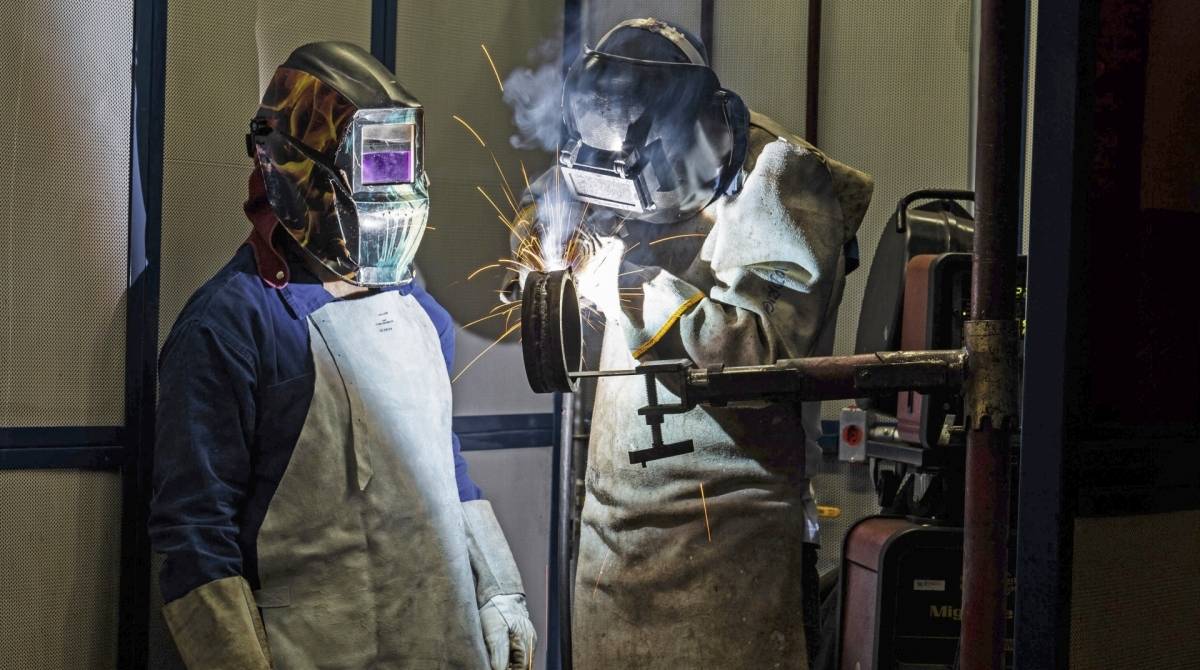 Há cursos de soldagem, produção de moda, mecânica e segurança do trabalho, entre vários outros - divulgação