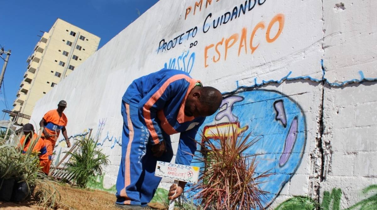 Lixeira transformadas em jardins em Nova IguaÃÂ§u -  Raphael Bittencourt /DivulgaÃÂ§ÃÂ£o