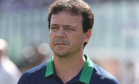 Fernando Diniz deverá chegar ao Rio de carro e comandar treino do Vasco neste domingo