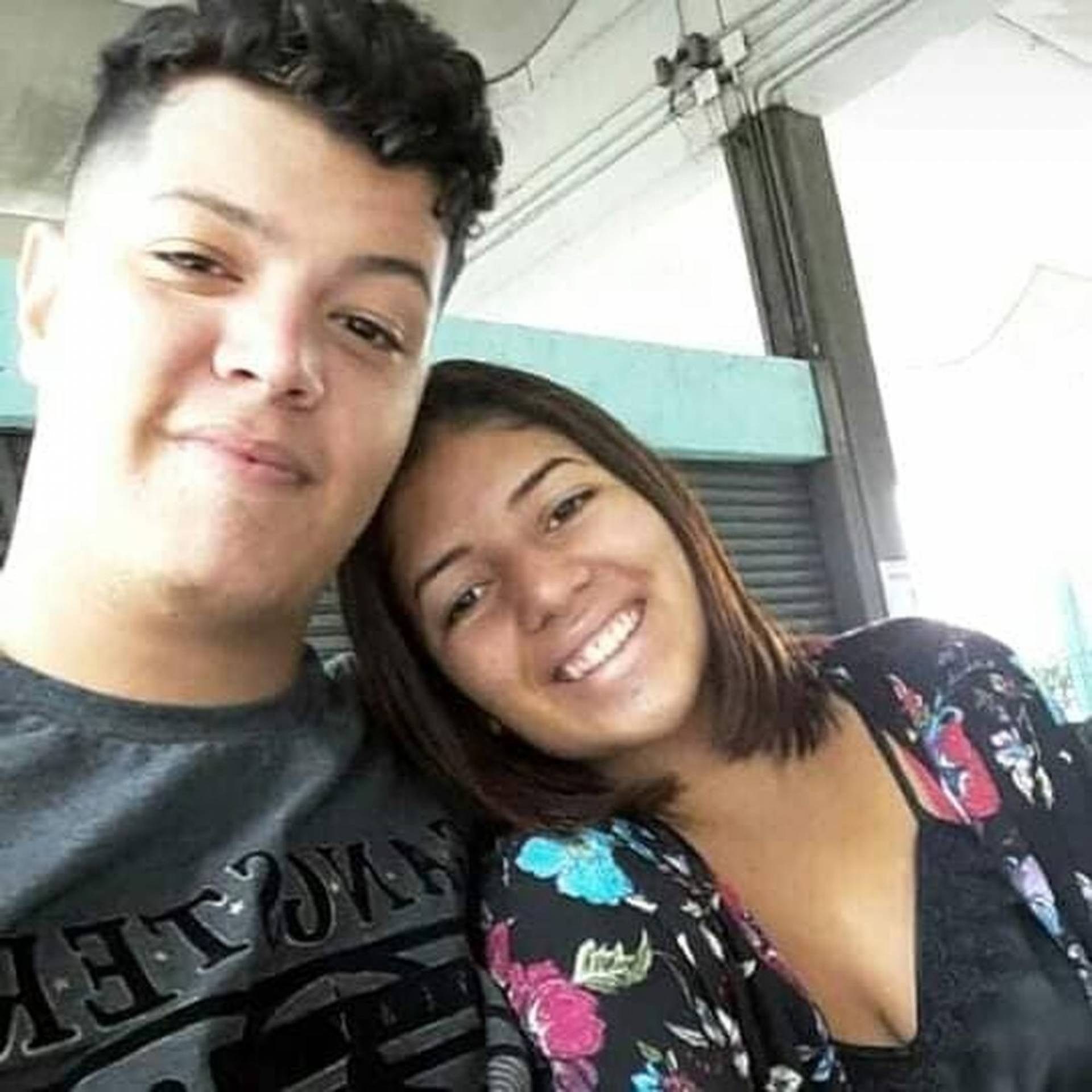 Tatuadores foram mortos em carro de aplicativo em Maca&eacute; no domingo