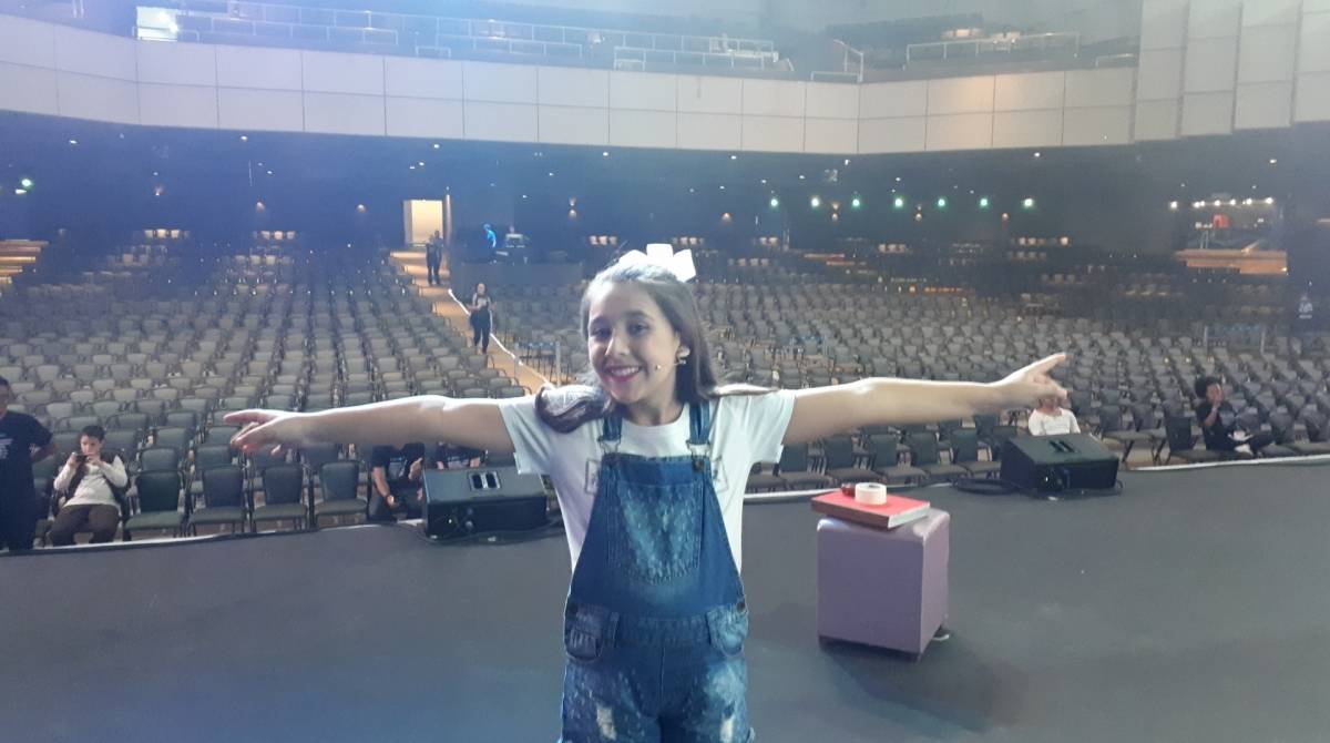 A estudante Júlia de Camargo Marques, de 12 anos, faz curso de teatro - Divulgação