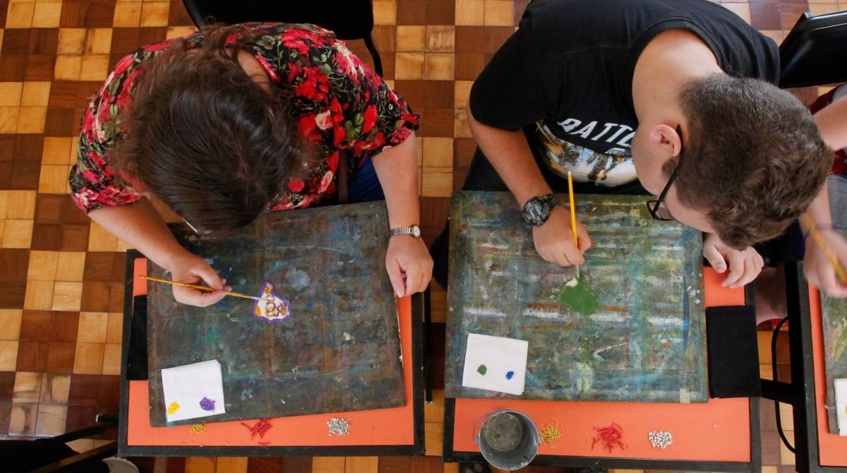 Atividades de pinturas, artes cênicas e de roteiro estão entre os diferentes laboratórios oferecidos em todas as 21 unidades do Sesc RJ - Divulgação