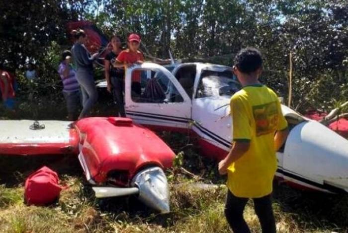 Duas pessoas se feriram na queda do avião e foram encaminhadas para hospital em Manaus
