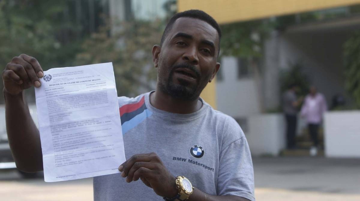 Edivan dos Santos esteve ontem no IML para exame de corpo de delito - Reginaldo Pimenta / Agência O DIA