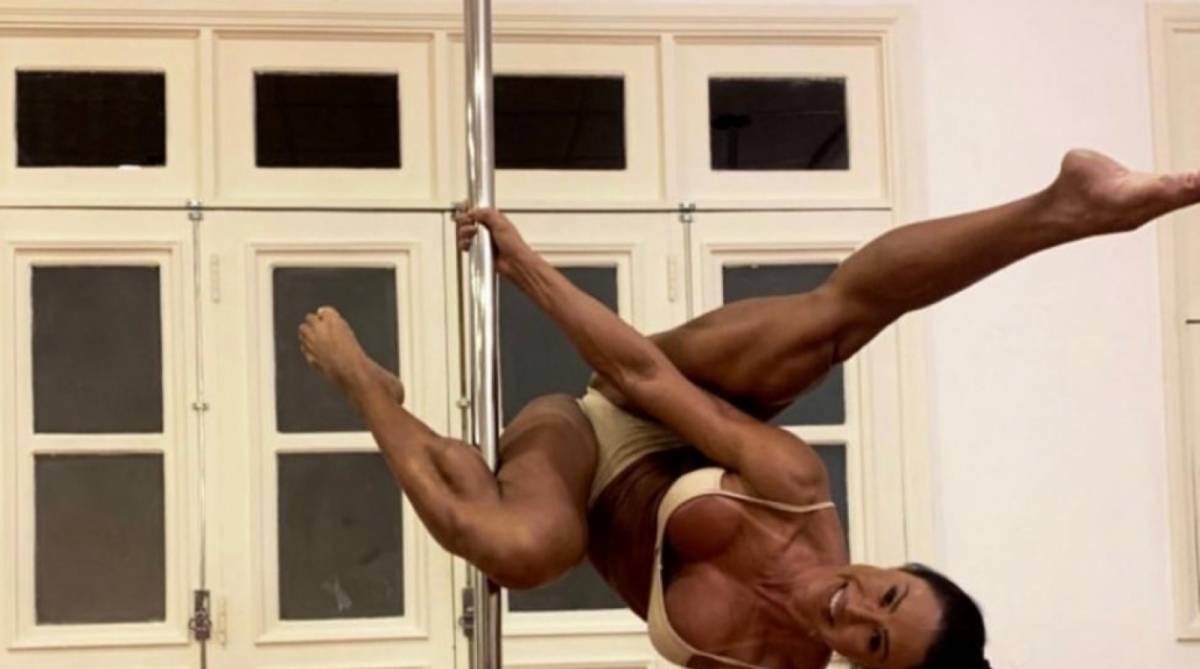 Gracyanne Barbosa faz pose ousada no pole dance | Fábia Oliveira | O Dia