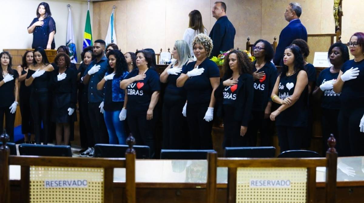 Duque de Caxias forma primeira turma de libras - Divulgação