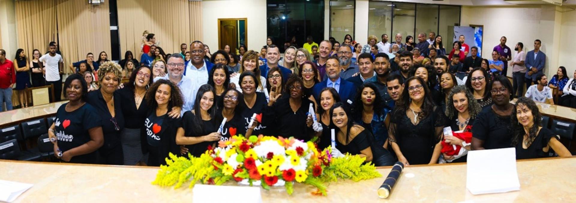 Duque de Caxias forma primeira turma de libras