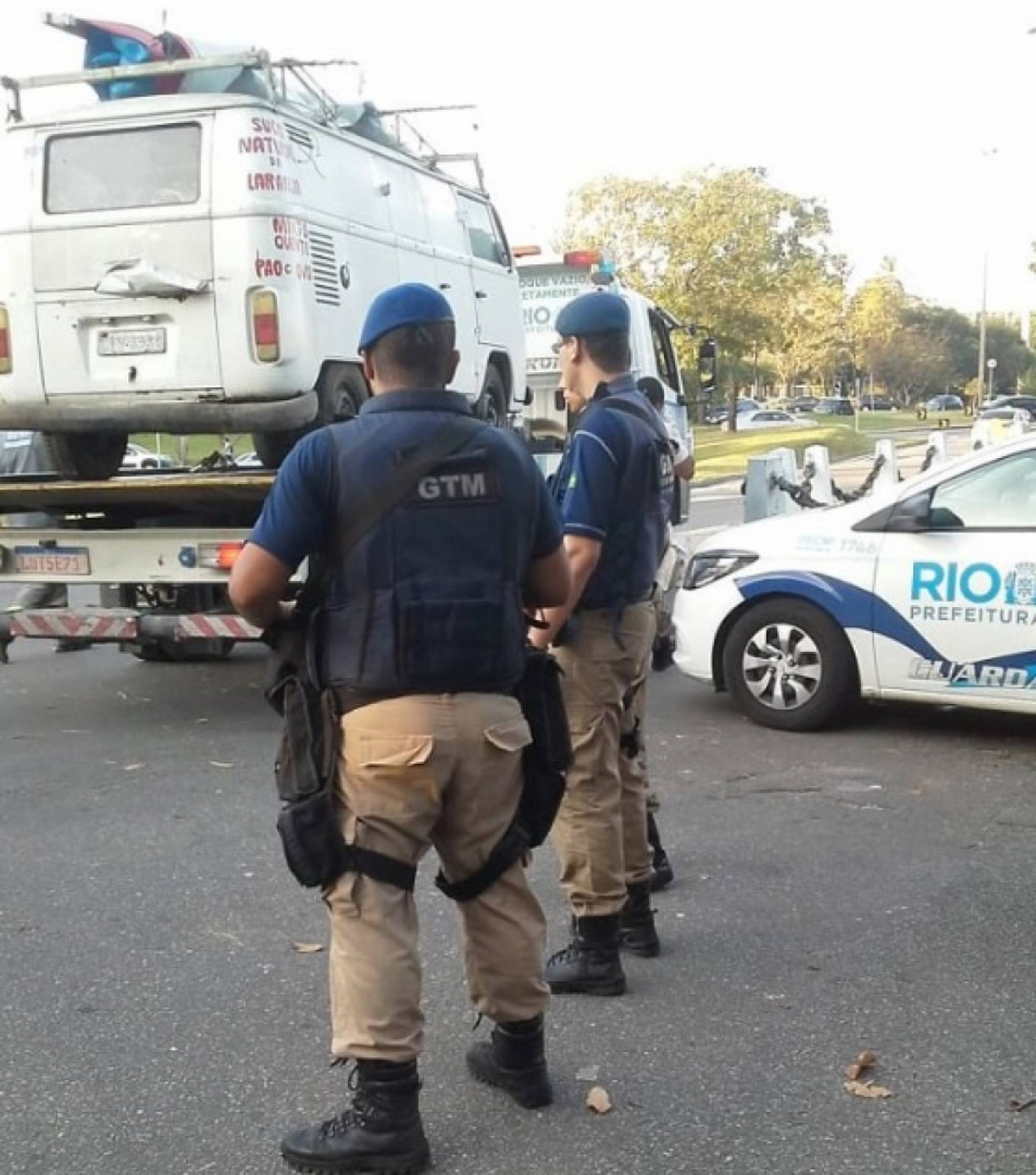 Guarda Municipal multa 265 veículos em três dias de operação de combate à desordem no entorno do Aeroporto Santos Dumont - Guarda Municipal / Divulgação 
