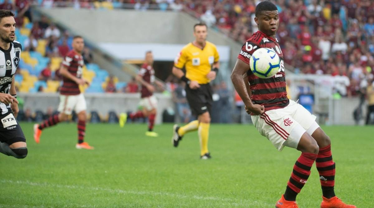 Lincoln, atacante do Flamengo, deixou o campo lesionado - Alexandre Vidal / Flamengo