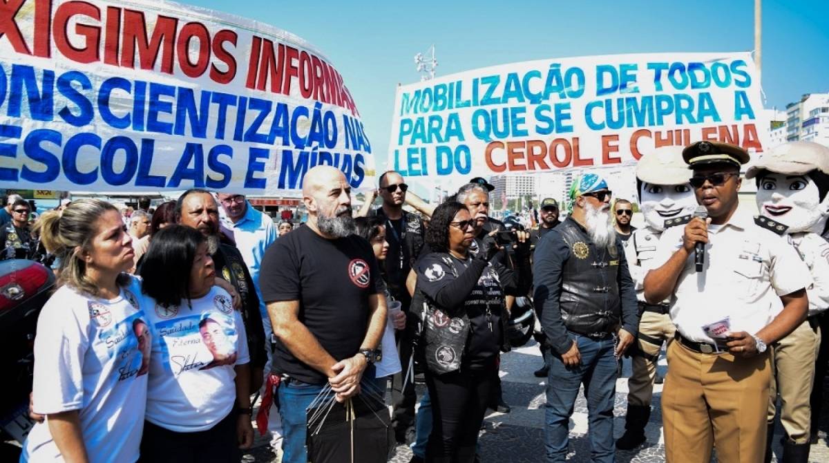 Motociclistas realizam ato contra linhas cortantes na Zona Sul