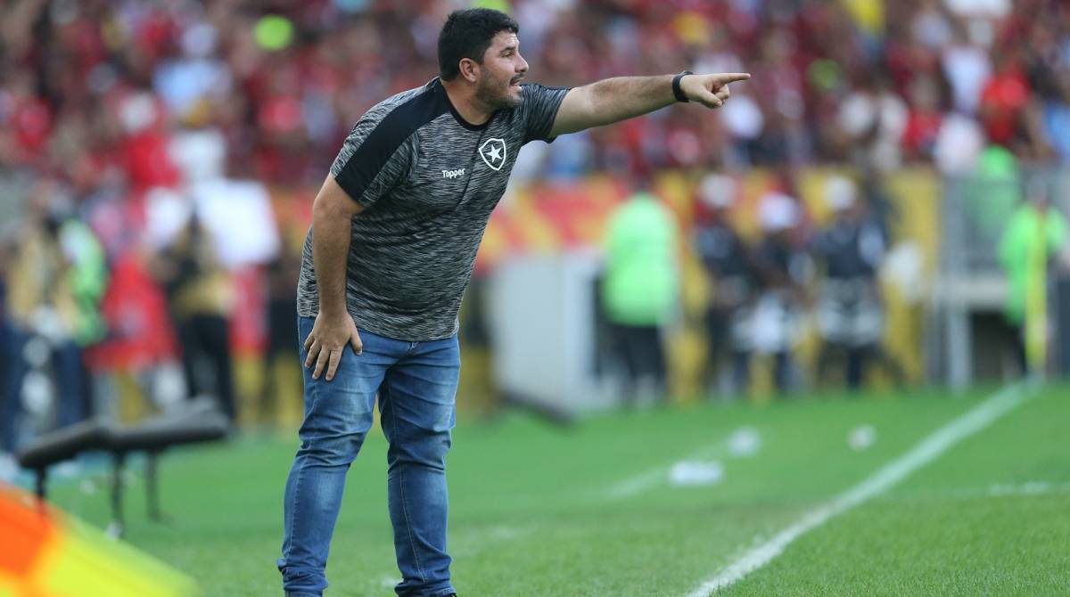 Barroca precisa indicar um novo caminho para o Botafogo superar a crise após a queda na Sul-Americana - Daniel Castelo Branco / Agência O Dia