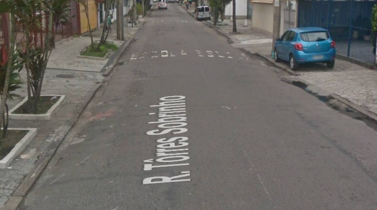 Suspeito foi preso na rua Torres Sobrinho, no Engenho Novo - Google Maps 