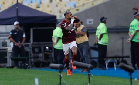 Em jogo eletrizante, Flamengo derrota o Botafogo de virada