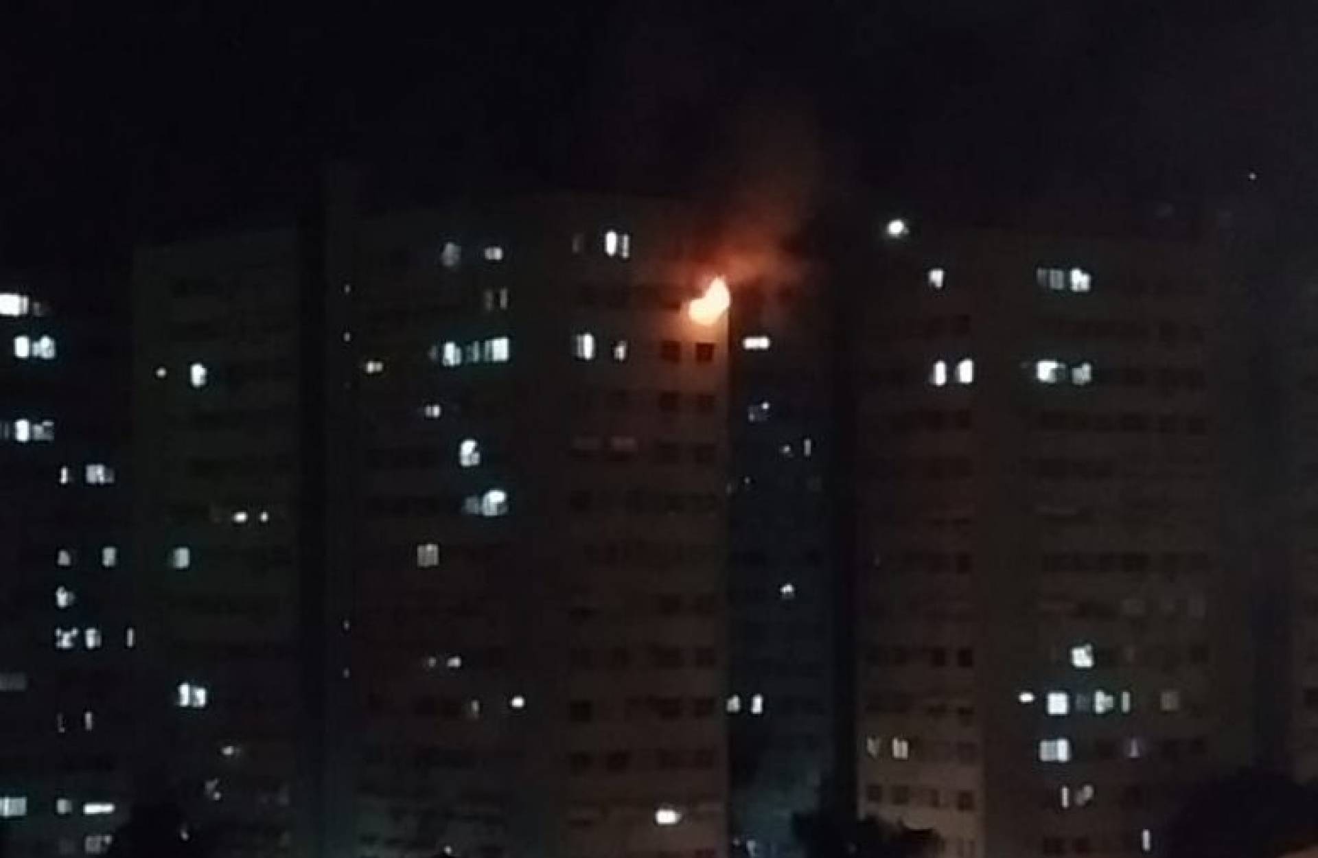 Idosa morre carbonizada em incêndio em apartamento do 13º andar de edifício