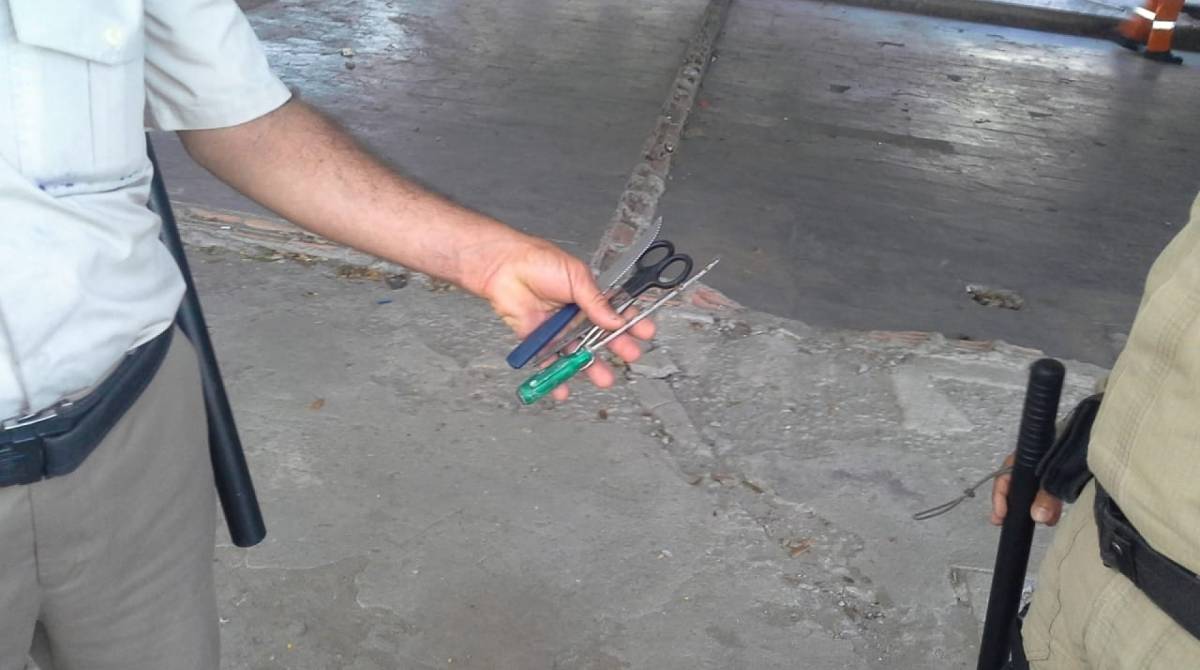 Guarda Municipal apreendeu faca, tesouras e chave de fenda em viaduto onde ocorreu ataque na Lagoa - Divulgação