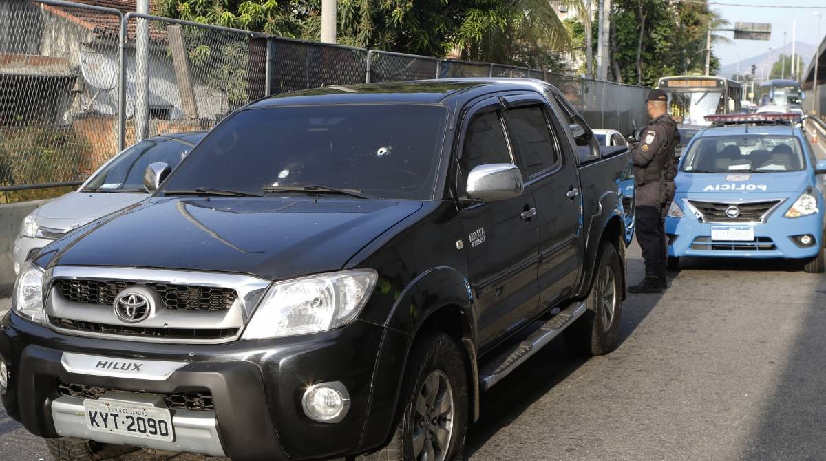 Rio de Janeiro - RJ  - 29/07/2019 - policia  - Policial milkitar baleado em troca de tiros com bandidos, na Linha Amarela, proximo a Bonsucesso, zona norte do Rio, pista sentido centro - foto: Reginaldo Pimenta / Agencia O Dia