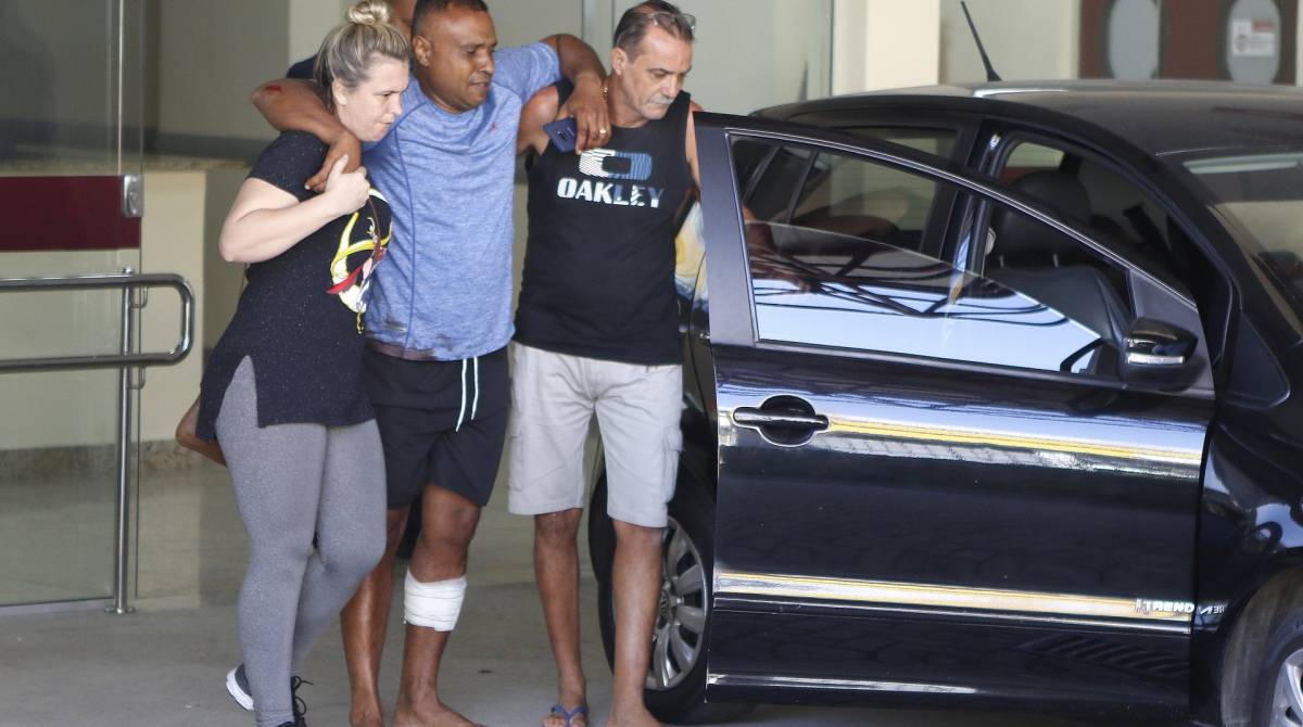 Rio de Janeiro - RJ  - 29/07/2019 - policia  - Policial milkitar baleado em troca de tiros com bandidos, na Linha Amarela, proximo a Bonsucesso, zona norte do Rio, pista sentido centro - na foto, SGT. Joao Nepumoceno dos Santos, recebe alta do Hospital Federal de Bonsucesso, em Bonsucesso, zona norte do Rio - foto: Reginaldo Pimenta / Agencia O Dia