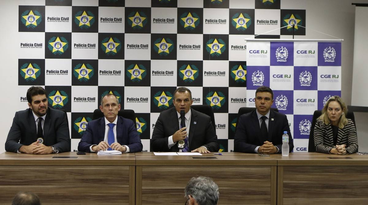 Opera&ccedil;&atilde;o "Catarata", da Pol&iacute;cia Civil e do Minist&eacute;rio P&uacute;blico, mirou fraude em licita&ccedil;&otilde;es da Funda&ccedil;&atilde;o Le&atilde;o XIII - Reginaldo Pimenta / Ag&ecirc;ncia O Dia