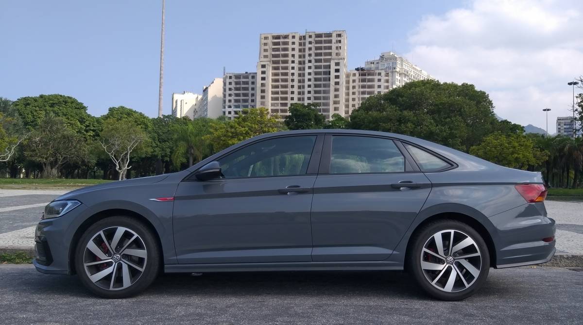 Jetta GLI é o sedã esportivo mais disposto do segmento