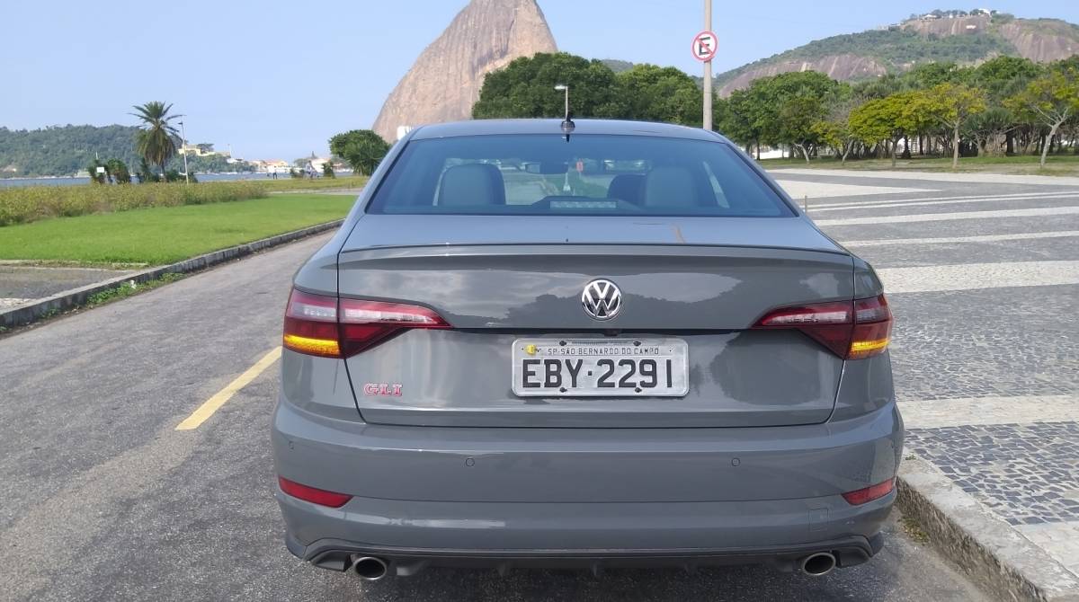Jetta GLI é o sedã esportivo mais disposto do segmento