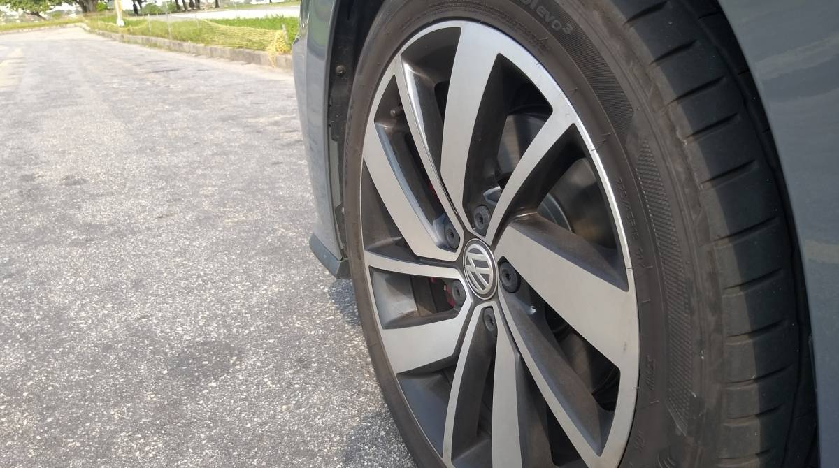 Jetta GLI é o sedã esportivo mais disposto do segmento