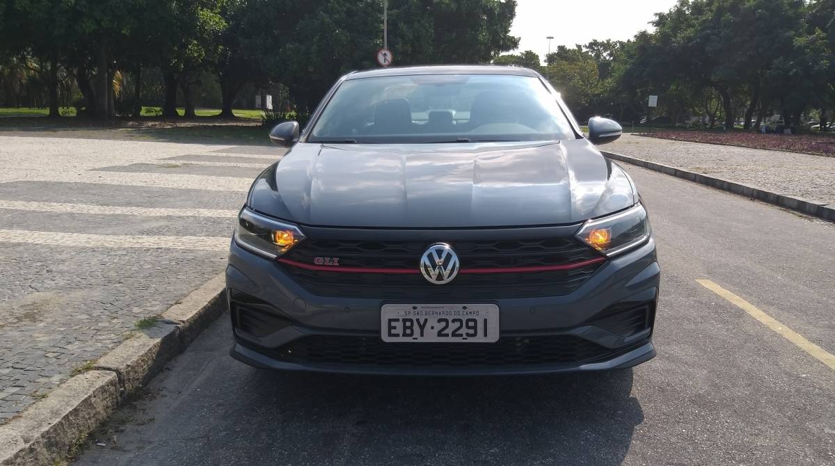 Jetta GLI é o sedã esportivo mais disposto do segmento