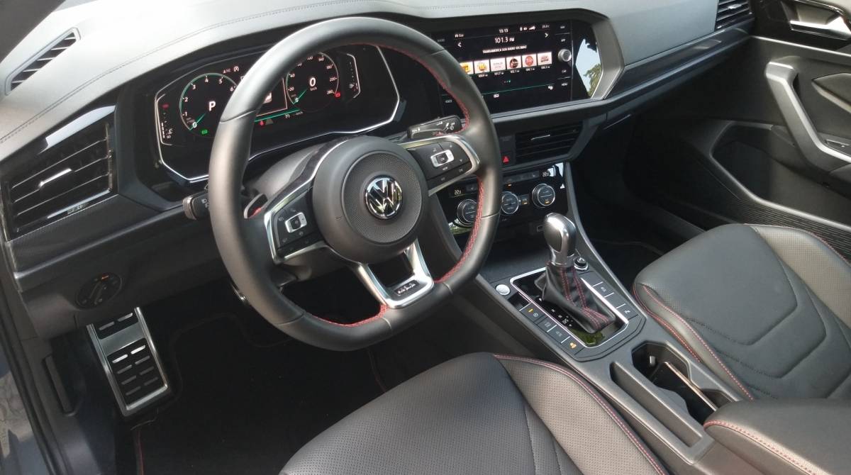 Jetta GLI é o sedã esportivo mais disposto do segmento