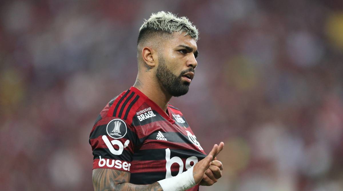 Gabigol comemora gol mostrando escudo do Fla e pedindo calma. Na etapa final, saiu com dores na coxa - Daniel Castelo Branco