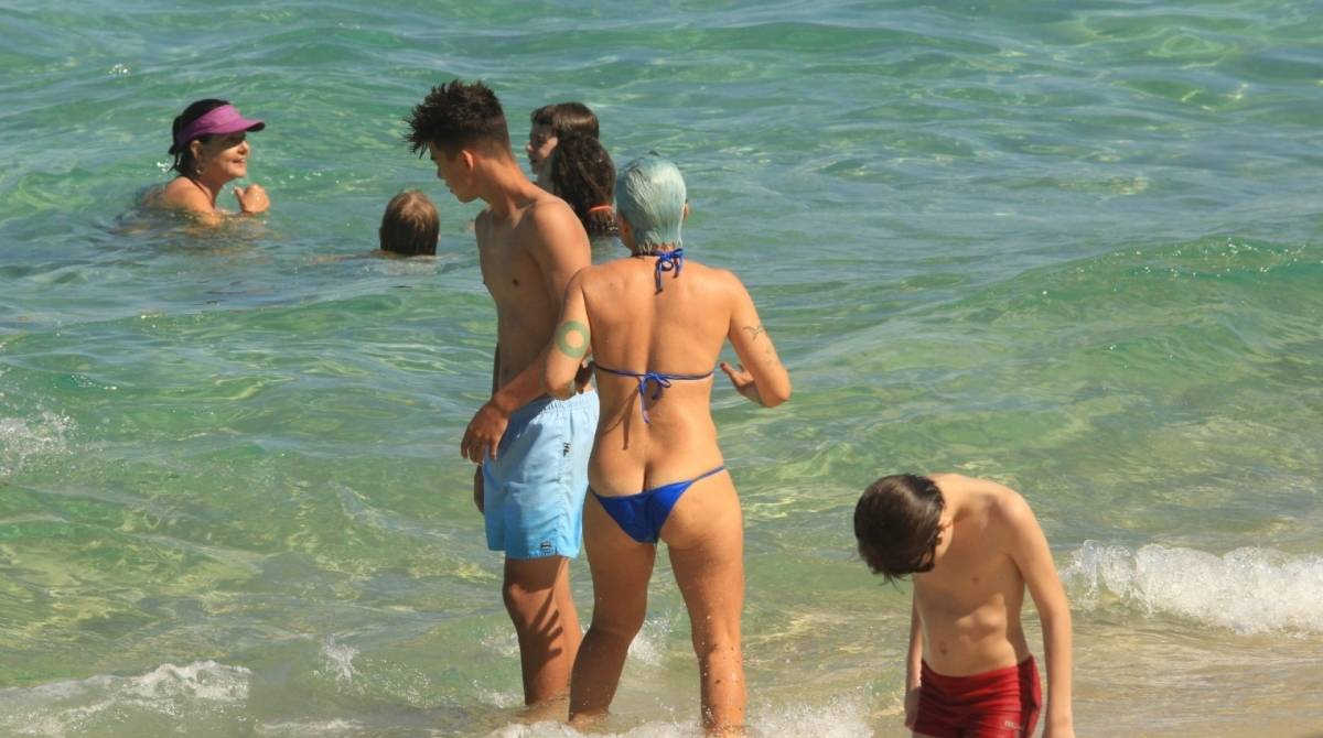 Lan Lanh curte dia de praia no Rio