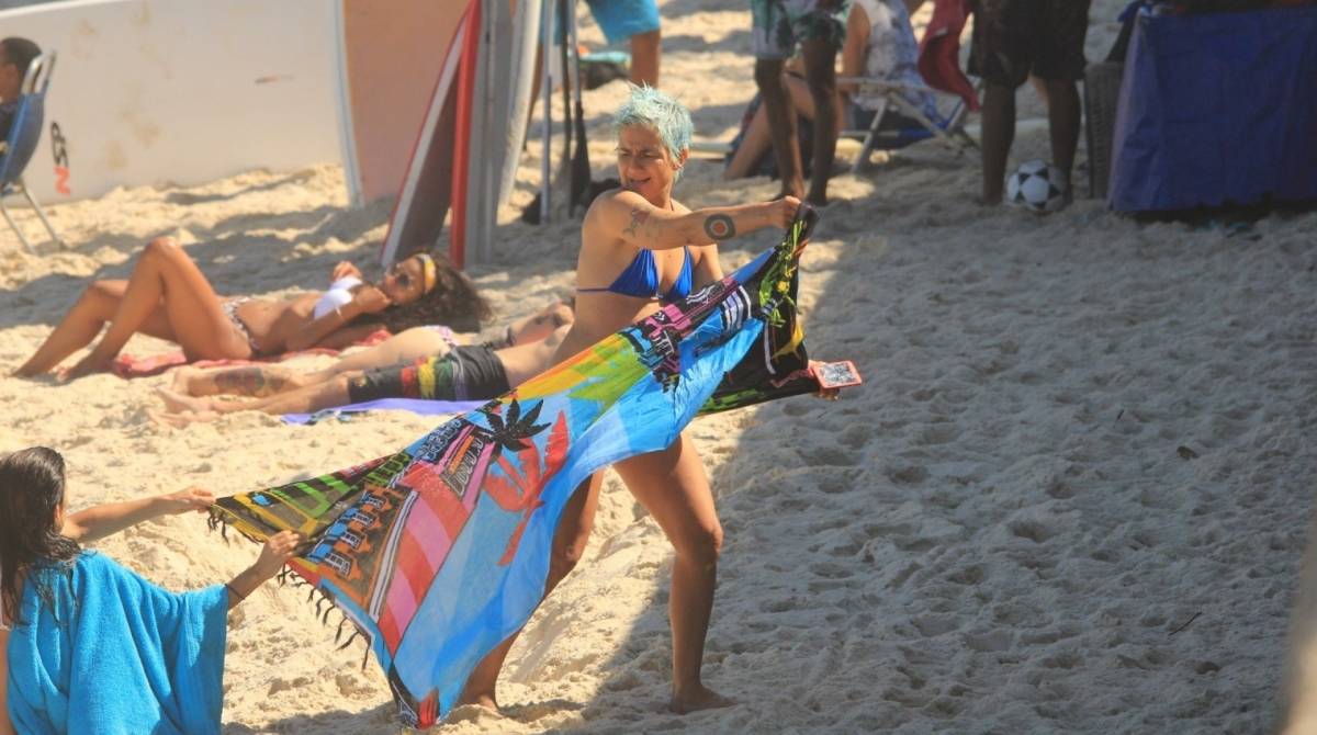 Lan Lanh curte dia de praia no Rio