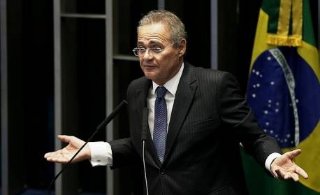 Renan Calheiros vira réu por injúria e difamação após queixa-crime de Lira