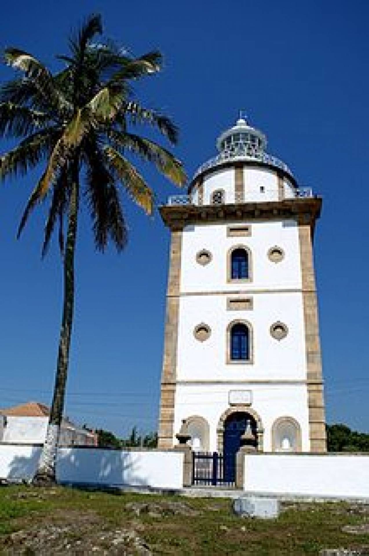 Farol da Ilha Rasa completa 190 anos  - Luiz Flávio - Reprodução Wikipedia 
