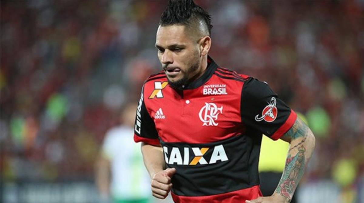 De saída! Lateral-direito do Flamengo está perto de acertar a sua