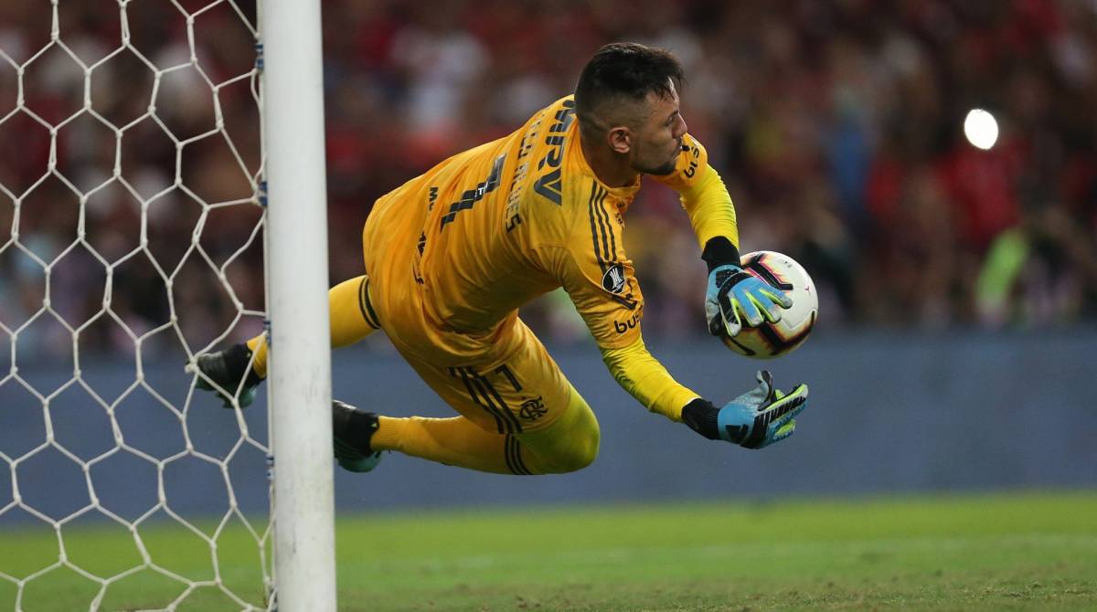 Flamengo vence Emelec com drama nos pênaltis e avança na Libertadores