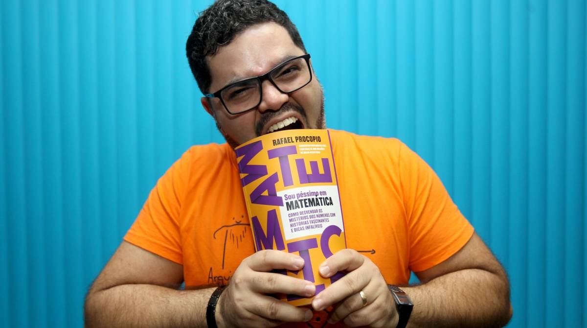 O youtuber Rafael Proc&oacute;pio promete ensinar matem&aacute;tica de forma f&aacute;cil no seu primeiro livro 'Sou p&eacute;ssimo em matem&aacute;tica'