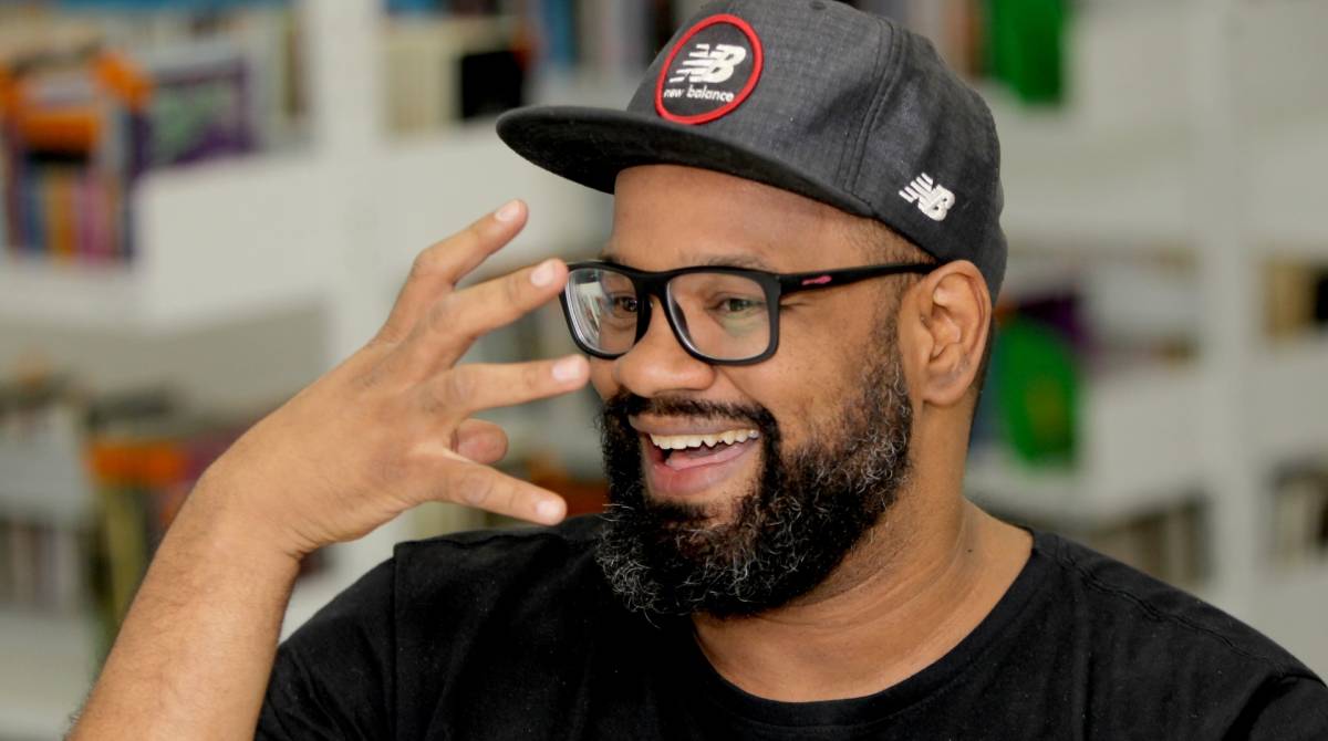 Rio de Janeiro - 01/08/2019 - Escritores do subúrbio na Bienal no Livro. Na foto acima André Gabeh. Foto: Luciano Belford/Agencia O Dia