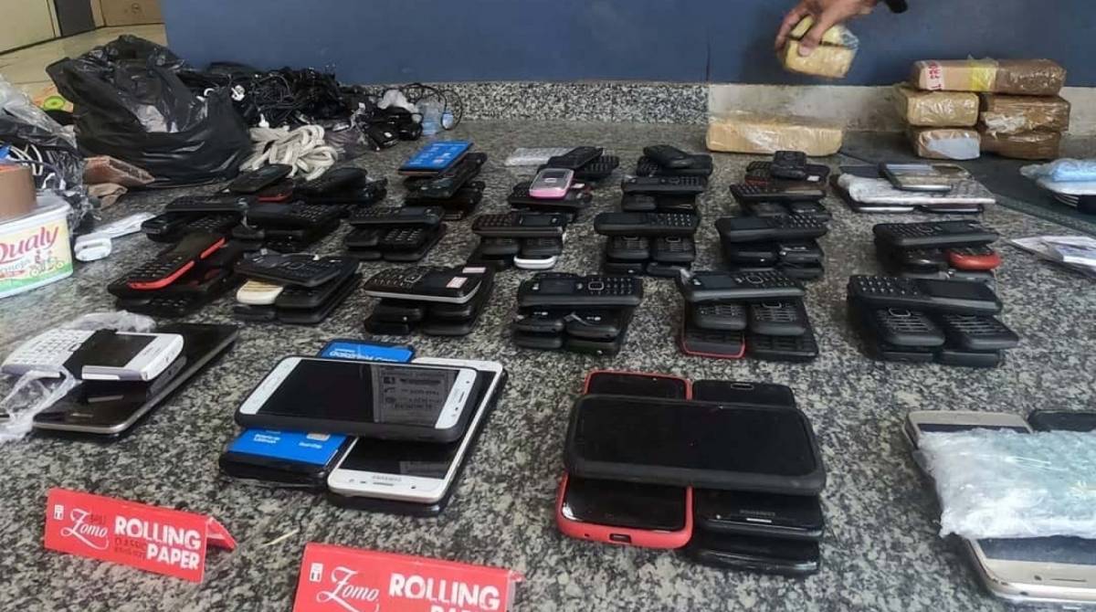 Celulares apreendidos na ação