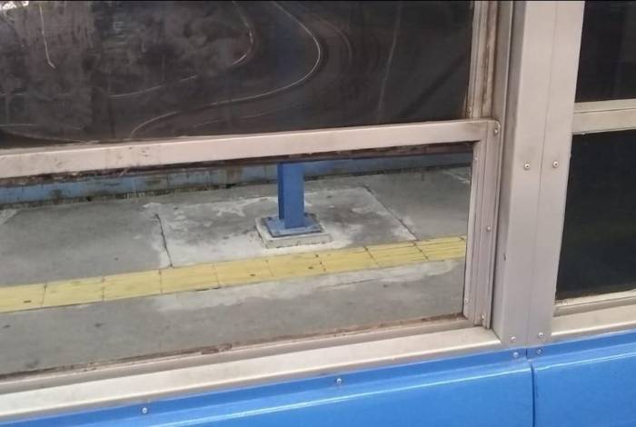 Torcedores vandalizaram trens da SuperVia apÃ³s jogo do Flamengo contra o Emelec