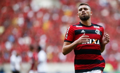Ex-zagueiro do Flamengo pode acertar contrato em definitivo com clube europeu
