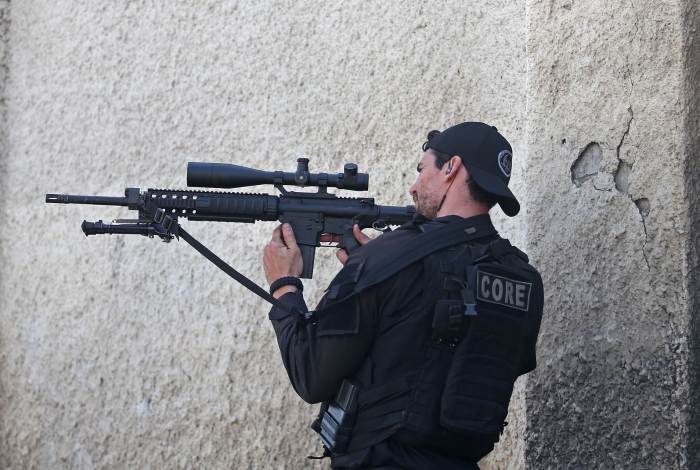 02 / 08 / 2019  - Rio - Agentes da Coordenadoria de Recursos Especiais (Core) realizam operaÃ§Ã£o na comunidade do Jacarezinho, na Zona Norte do Rio, desde a manhÃ£ desta sexta-feira. Por conta dos confrontos na localidade, trens do Ramal Belford Roxo precisaram ter a circulaÃ§Ã£o suspensa. Foto: Daniel Castelo Branco / AgÃªncia O Dia