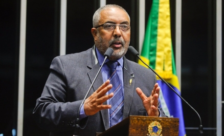 Paulo Paim: A democracia corre perigo