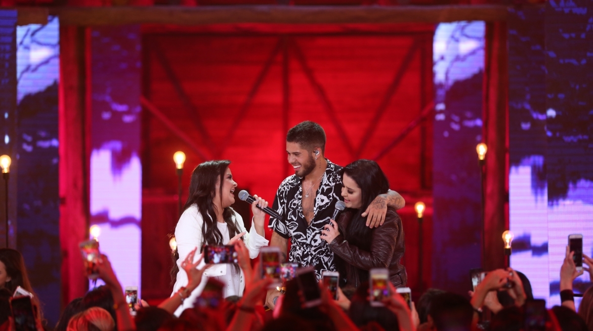 Felipe Araújo com Maiara e Maraísa - RUBENS CERQUEIRA