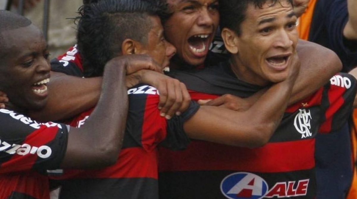 David Braz marcou um dos gols na vitória de 2 a 1 sobre o Grêmio, que deu o titulo do Brasileiro de 2009 para o Flamengo - Reprodução/Instagram