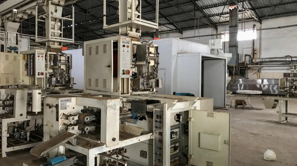 Prédio e terreno de antiga fábrica de macarrão, que recebeu R$ 22 milhões em 2004 e hoje deve R$ 100 milhões ao Fundecam, fundo de investimentos de Campos que usava verba dos royalties para investir em novos empreendimentos no município