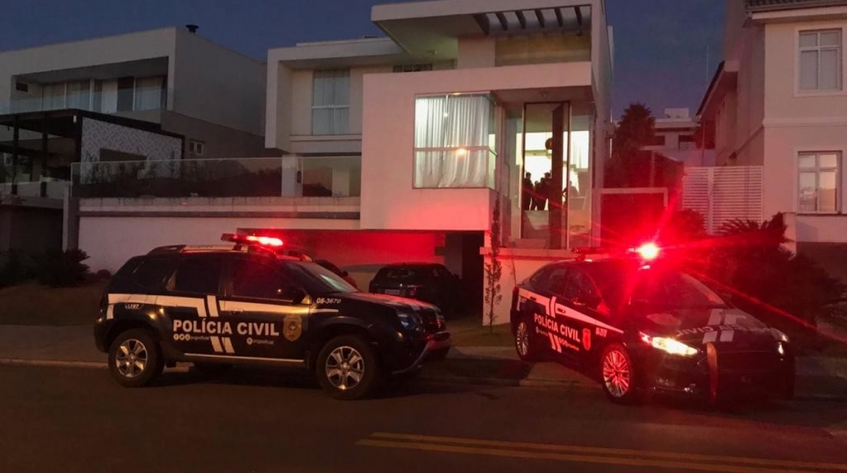 Membros da organização, comandada por um holandês radicado no Brasil, viviam uma vida de luxo, ostentando viagens para Dubai, Ilhas Maldivas, passeando em carros de luxo